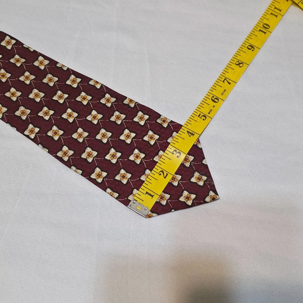 Guess USA‎ Men's Multicolored Dress Tie 100% Silk Size 57